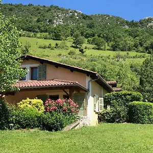 gites-le-paradis-superbe-vue-sur-le-vercors-dominant-le-village.hotels-rhonealpes.com/